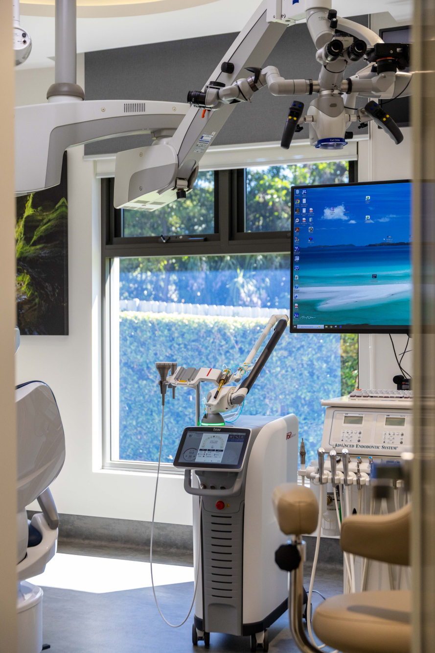 Endodontic apicectomy microsurgery at Hills Endodontics Castle Hill